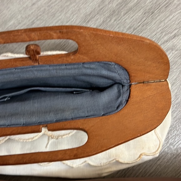 Vintage Linen Handmade Handbag Purse White Wooden Handle With Flower Embroidery - Picture 5 of 10